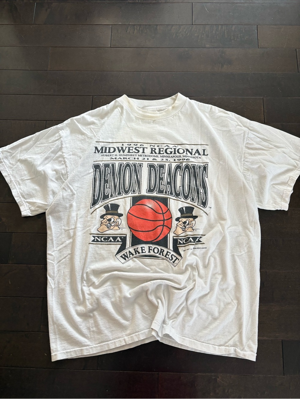 Vintage 90s Demon Deacons NCAA Graphic Tee - White with Red Accent